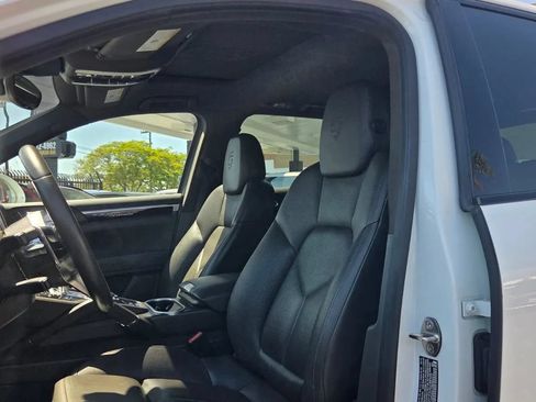 Used 2017 Porsche Cayenne AWD/4WD image 29