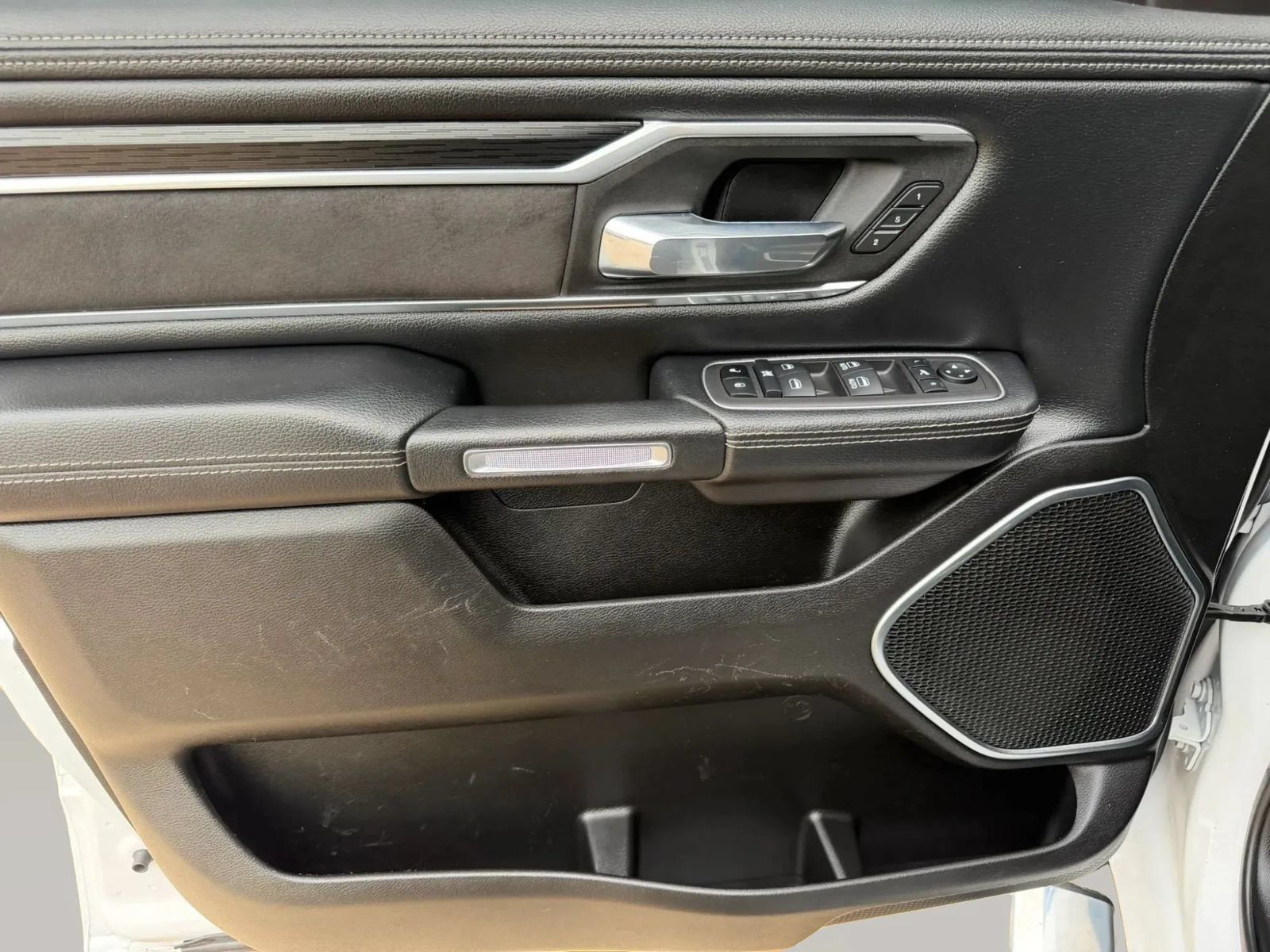 Used 2023 RAM 1500 Laramie AWD/4WD image 14