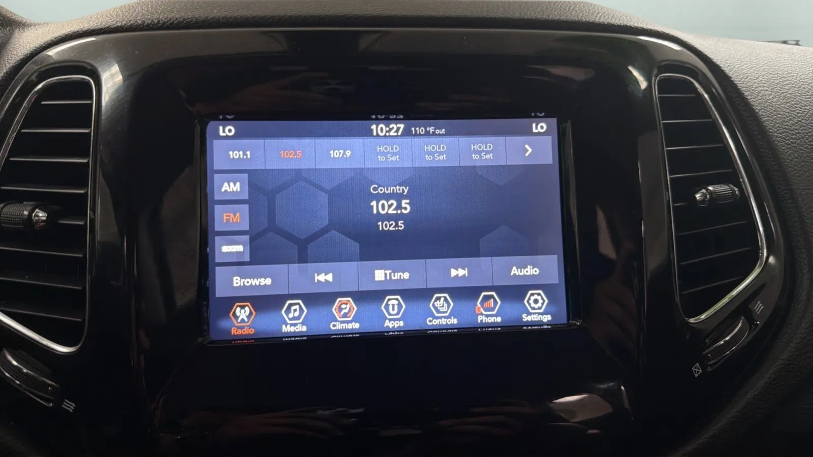 Used 2018 Jeep Compass Latitude w/ Popular Equipment Group FWD image 13