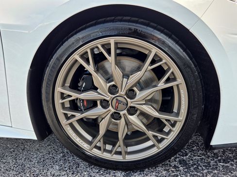 Used 2024 Chevrolet Corvette Stingray Premium Cpe w/ Z51 Performance Package RWD image 9