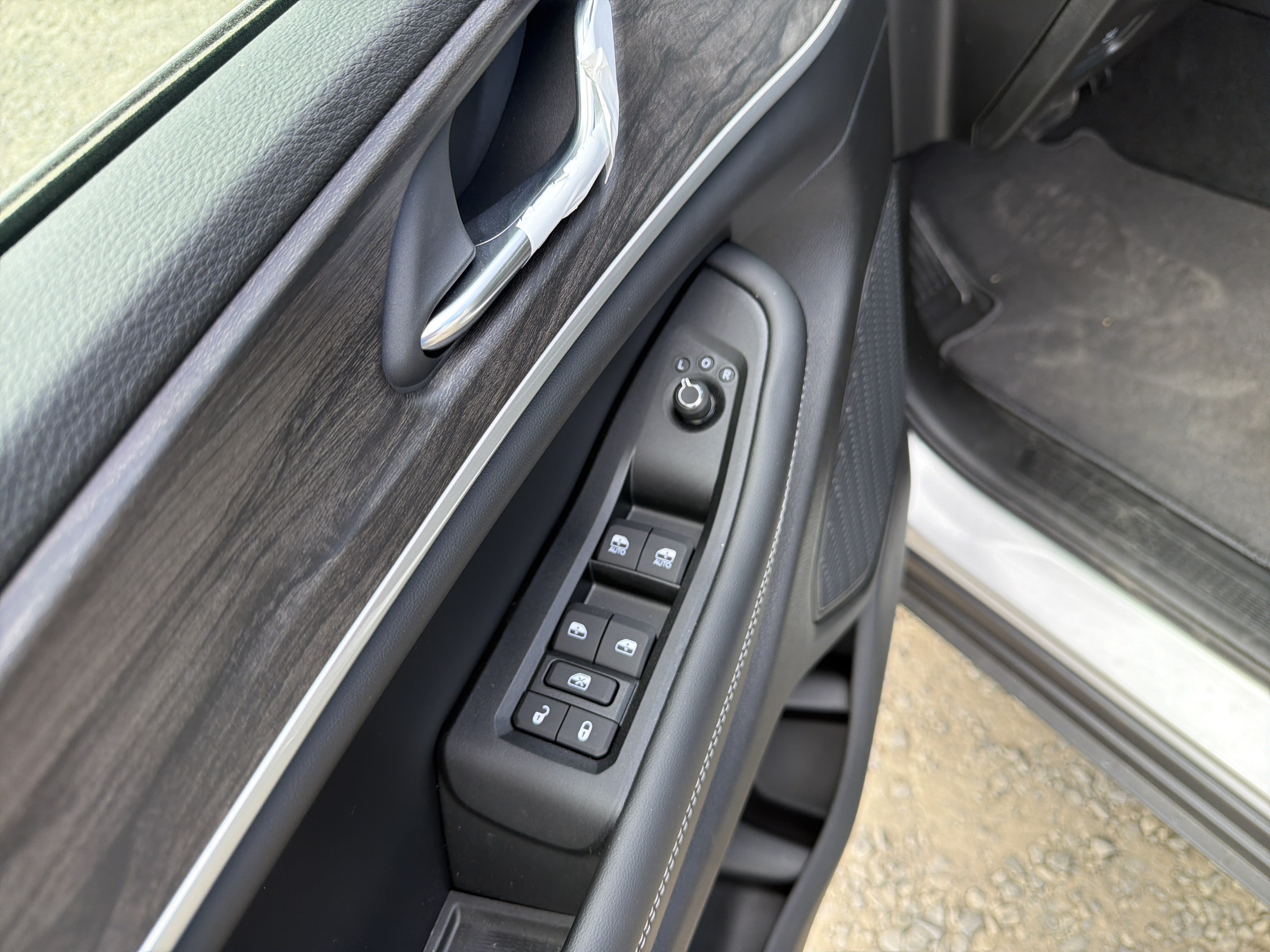 New 2026 Jeep Grand Cherokee Altitude AWD/4WD image 16