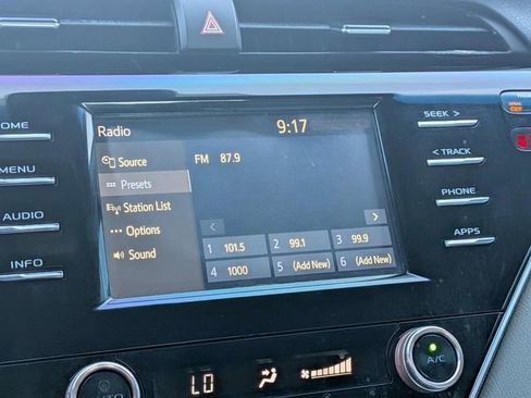 Used 2018 Toyota Camry SE FWD image 17