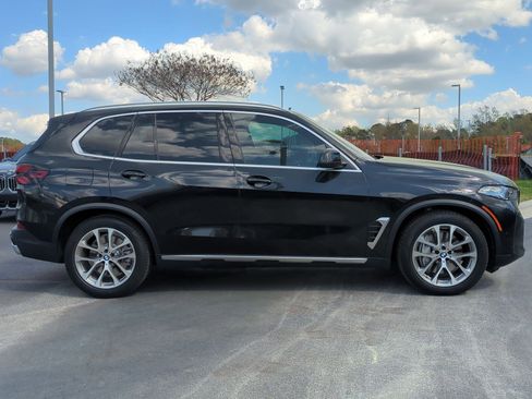 Used 2025 BMW X5 xDrive50e w/ Climate Comfort Package image 11