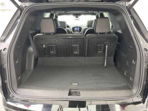 Used 2022 Chevrolet Traverse Premier w/ Redline Edition AWD/4WD image 3