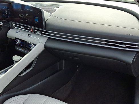 Used 2025 Hyundai Elantra Limited image 12