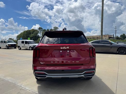 Used 2022 Kia Sorento S w/ Panoramic Sunroof Package FWD image 5