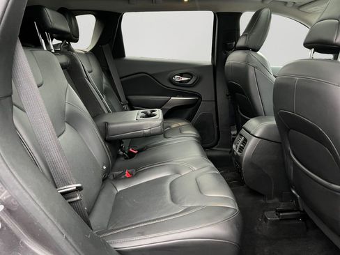Used 2019 Jeep Cherokee Limited image 9
