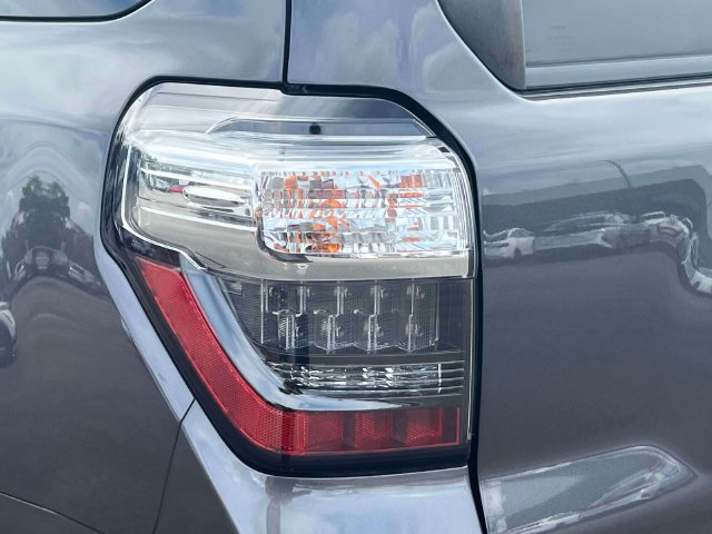 Used 2017 Toyota 4Runner SR5 Premium AWD/4WD image 10