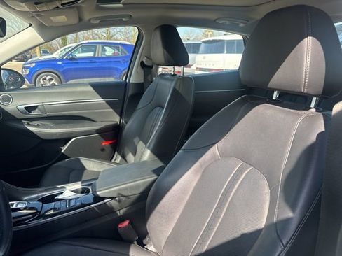 Used 2023 Hyundai Sonata Limited w/ Preferred Accessory Package image 13