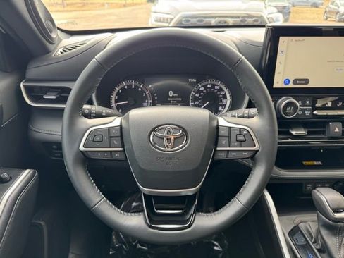 Certified 2023 Toyota Highlander XSE image 34