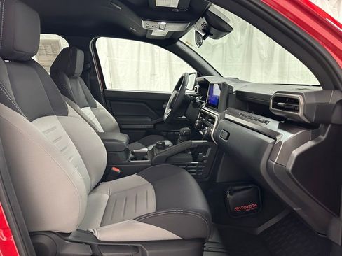 Used 2025 Toyota Tacoma TRD Sport image 60