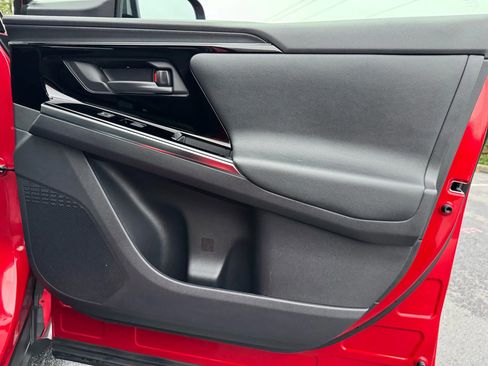 Used 2023 Toyota bZ4X AWD image 41