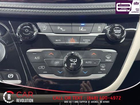 Used 2022 Chrysler Pacifica Touring-L image 45