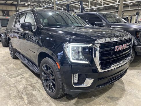 Used 2022 GMC Yukon XL SLE w/ Gmc Pro Safety Plus Package RWD image 1