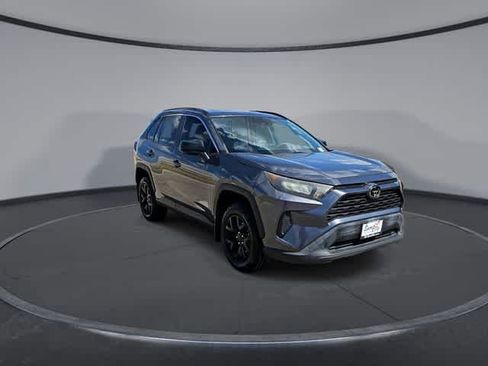 Used 2021 Toyota RAV4 LE FWD image 2