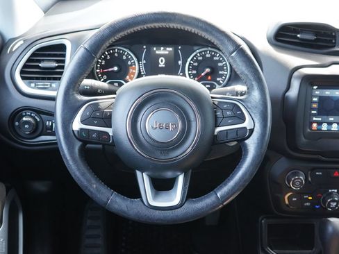 Used 2019 Jeep Renegade Latitude w/ Cold Weather Group FWD image 13