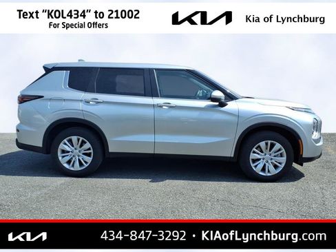 Used 2025 Mitsubishi Outlander ES AWD/4WD image 3