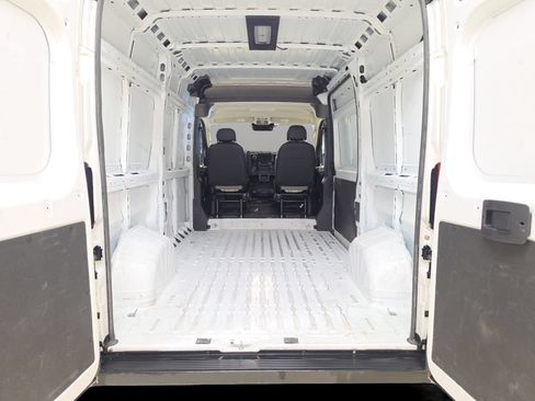 Used 2025 RAM ProMaster 2500 w/ Convenience Group FWD image 11