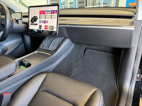 Used 2021 Tesla Model Y Performance image 27