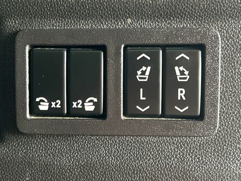 Used 2023 Chevrolet Tahoe LT w/ LT Signature Package AWD/4WD image 13