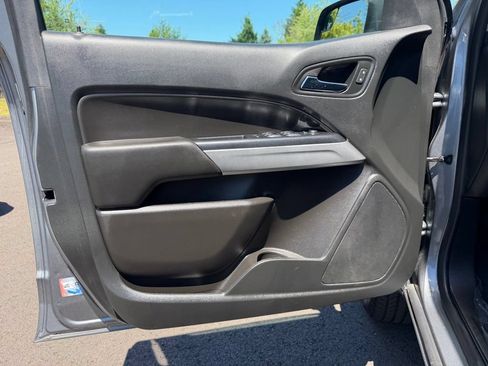 Used 2020 Chevrolet Colorado LT RWD image 11