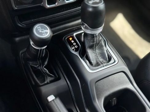 Used 2024 Jeep Wrangler Unlimited Sahara AWD/4WD image 13