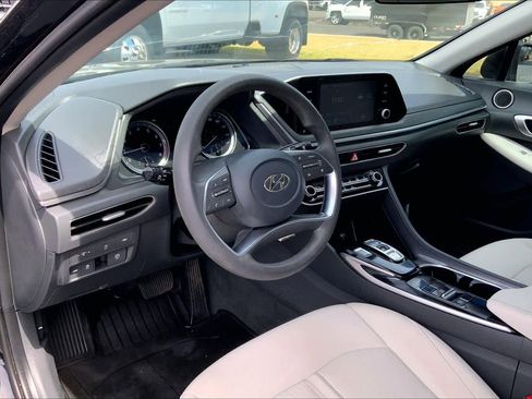 Used 2022 Hyundai Sonata SE w/ Preferred Accessory Package FWD image 17
