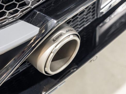 Used 2022 Lamborghini Huracan EVO RWD image 17
