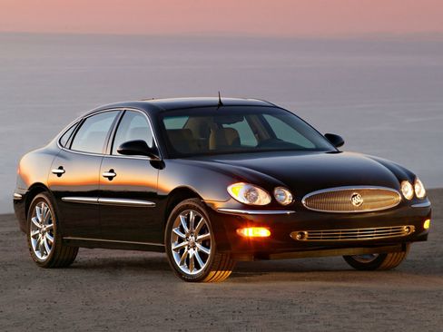 Used 2005 Buick LaCrosse CX w/ Silver Convenience Package FWD image 1