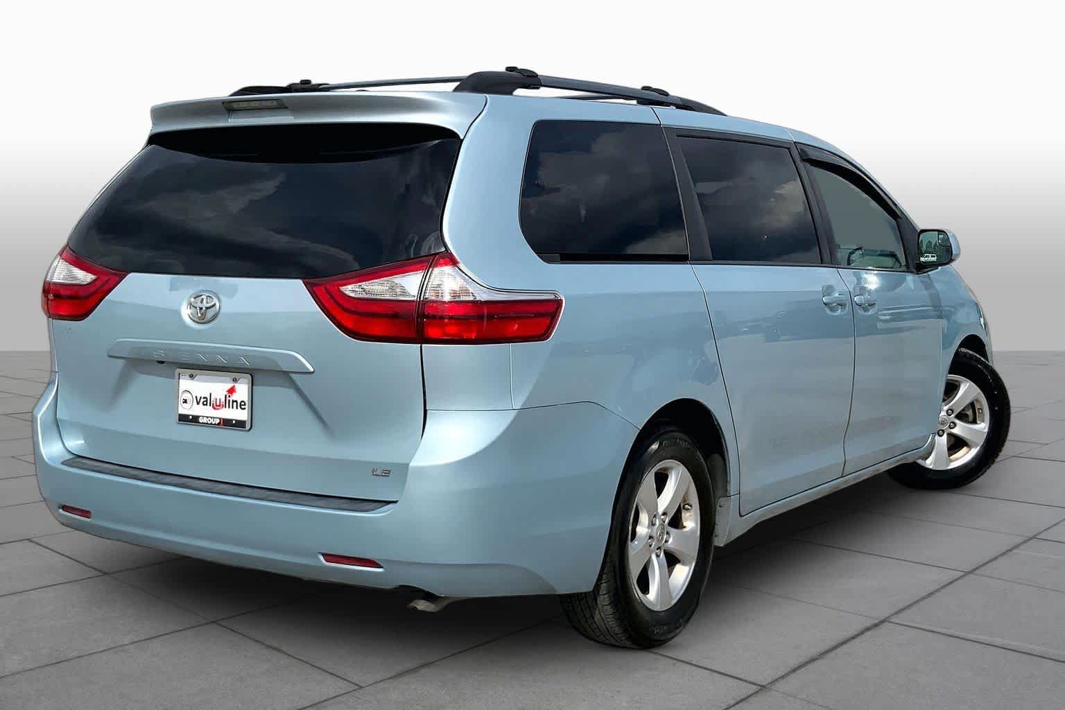 Used 2015 Toyota Sienna LE FWD image 12