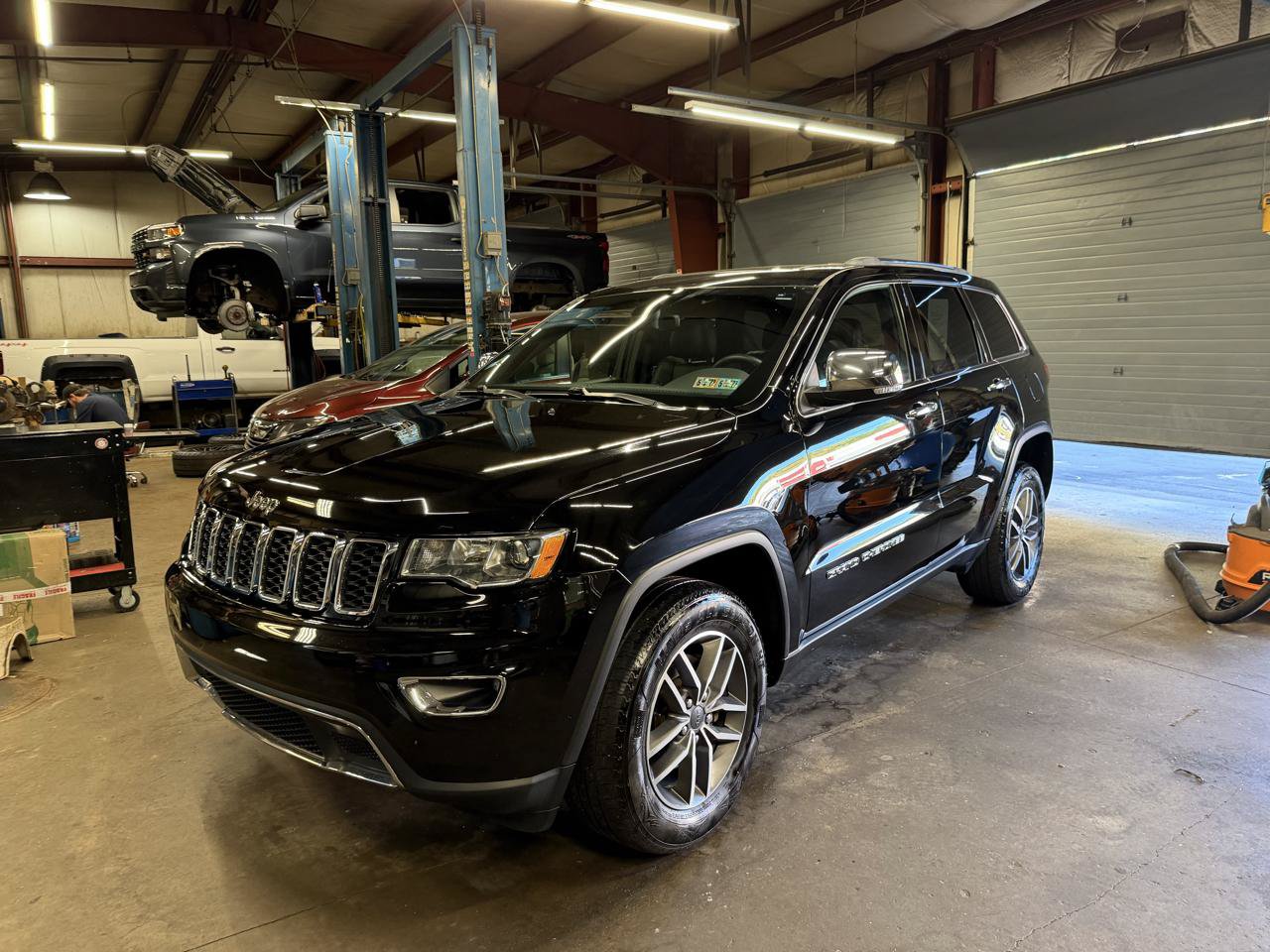 Used 2020 Jeep Grand Cherokee Limited AWD/4WD image 1