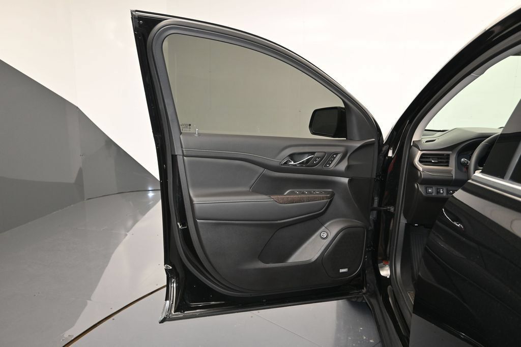 Certified 2023 GMC Acadia Denali w/ Black Diamond Edition FWD image 10