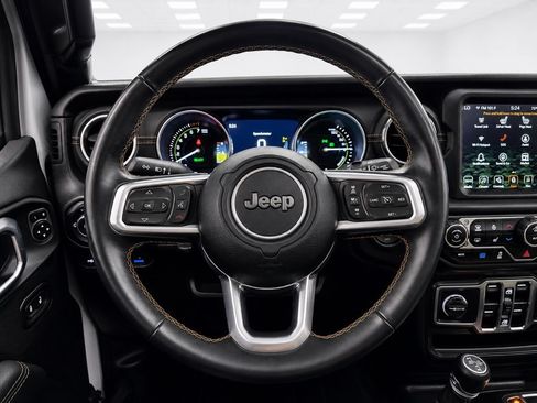Used 2022 Jeep Wrangler Unlimited Sahara AWD/4WD image 34