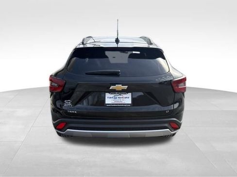 Used 2025 Chevrolet Trax LT w/ LT Convenience Package image 10