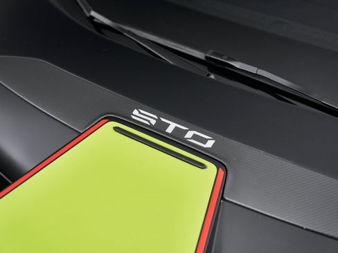 Used 2022 Lamborghini Huracan STO image 7