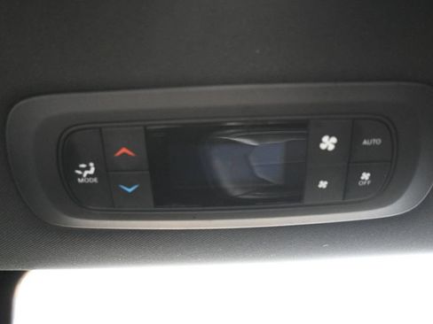 Used 2025 Chrysler Pacifica Select FWD image 24