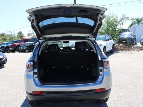 Used 2022 Jeep Compass Latitude image 10