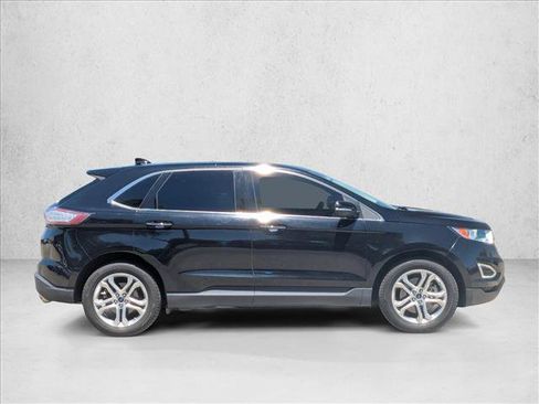 Used 2018 Ford Edge Titanium FWD image 4