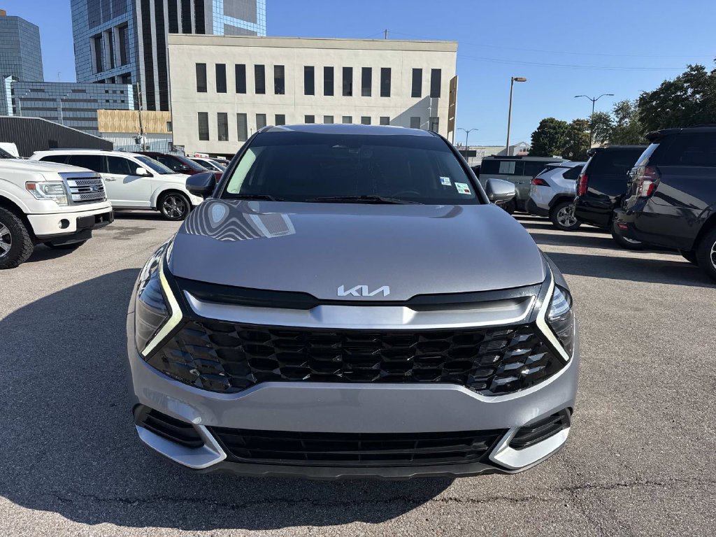 Used 2024 Kia Sportage EX FWD image 2