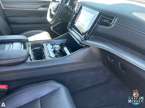 Used 2024 Jeep Wagoneer Series II w/ Flexible Seating Group RWD image 13