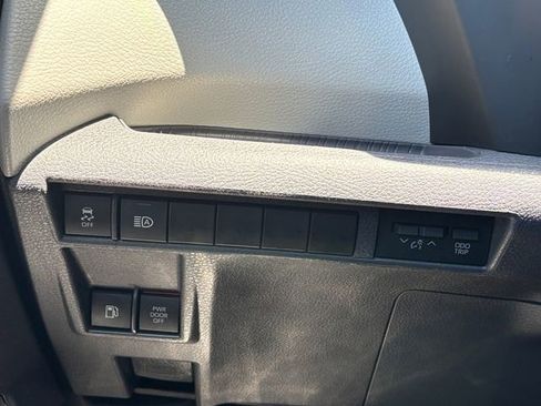 Certified 2022 Toyota Sienna XLE FWD image 27