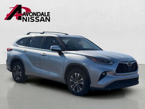 Used 2021 Toyota Highlander XLE FWD image 4
