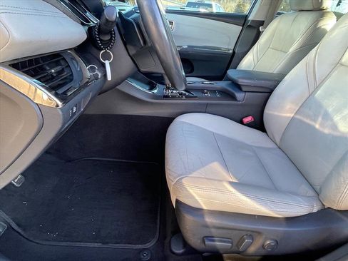 Used 2013 Toyota Avalon XLE Touring image 21