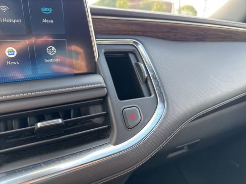 Used 2023 Chevrolet Suburban Premier image 32