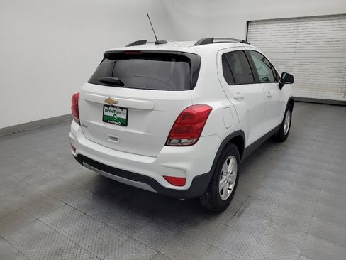 Used 2021 Chevrolet Trax LT w/ LT Convenience Package FWD image 9