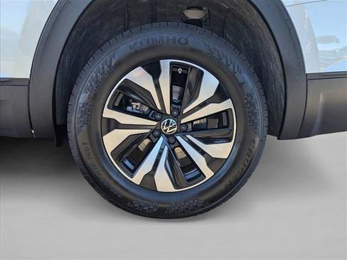 New 2026 Volkswagen Atlas SE image 9