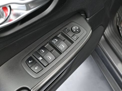 Used 2022 Jeep Cherokee Trailhawk AWD/4WD image 19