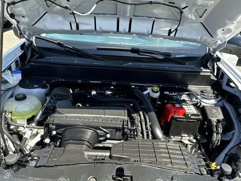 Certified 2025 Ford Maverick Lariat w/ 4K Tow Package AWD/4WD image 35