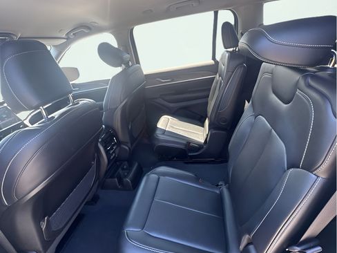Used 2023 Jeep Grand Cherokee L Limited AWD/4WD image 17