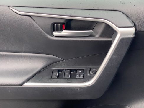 Used 2025 Toyota RAV4 XLE FWD image 19